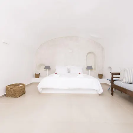 Villa Annouso With Hot Tub By Caldera Oia
