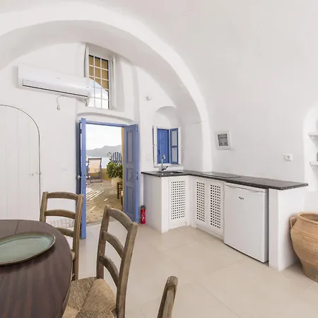 Villa Annouso With Hot Tub By Caldera Oia