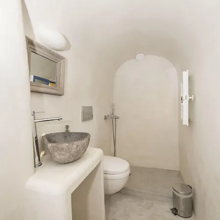 Villa Annouso With Hot Tub By Caldera