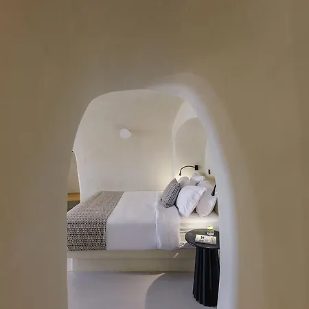Annouso With Hot Tub By Caldera Oia (Santorini)