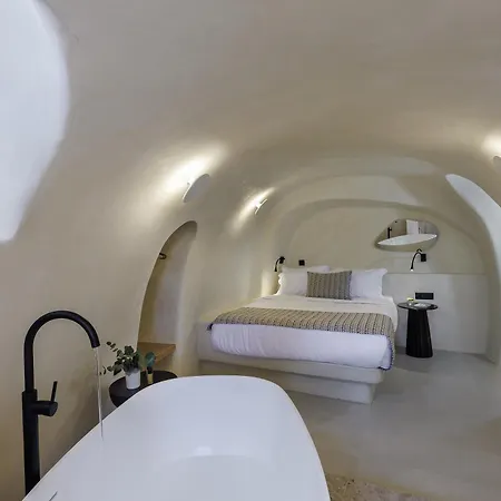 Annouso With Hot Tub By Caldera * Oia (Santorini)