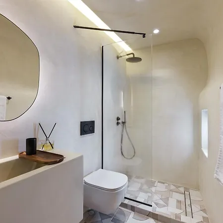 Annouso With Hot Tub By Caldera Villa Oia (Santorini)