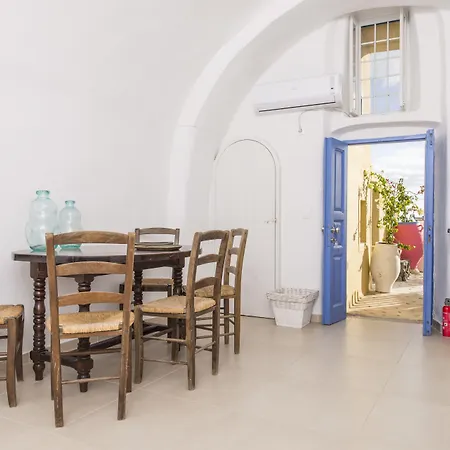 Annouso With Hot Tub By Caldera Oia