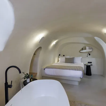 Annouso With Hot Tub By Caldera Ía