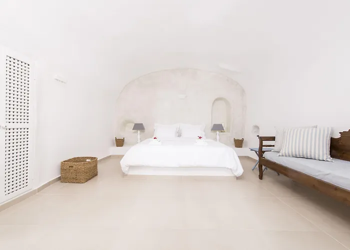 Villa Annouso With Hot Tub By Caldera Oia