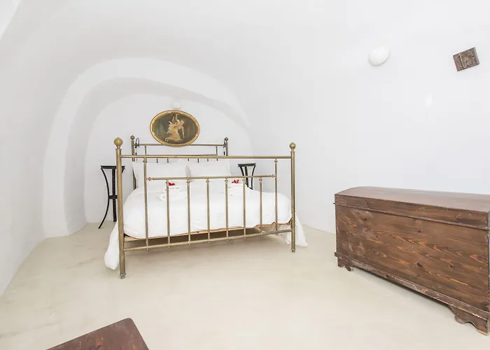 Villa Annouso With Hot Tub By Caldera Oia