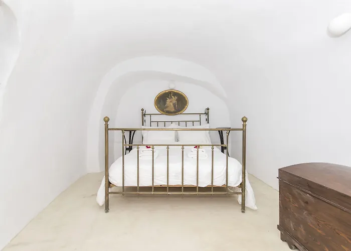 Villa Annouso With Hot Tub By Caldera *