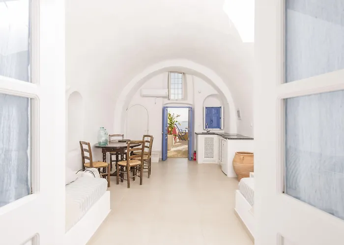 Villa Annouso With Hot Tub By Caldera Oia