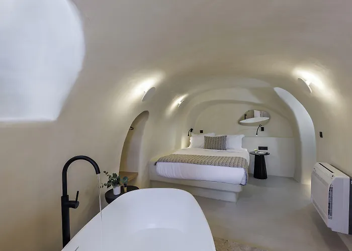 Annouso With Hot Tub By Caldera Oia